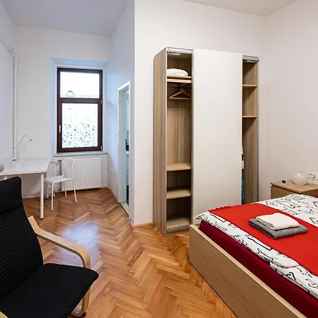 Apartment That Cat Flat - Free Parking, Near Center, Cats! *