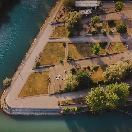 Апартаменти That Cat Flat - Free Parking, Near Center, Cats! *