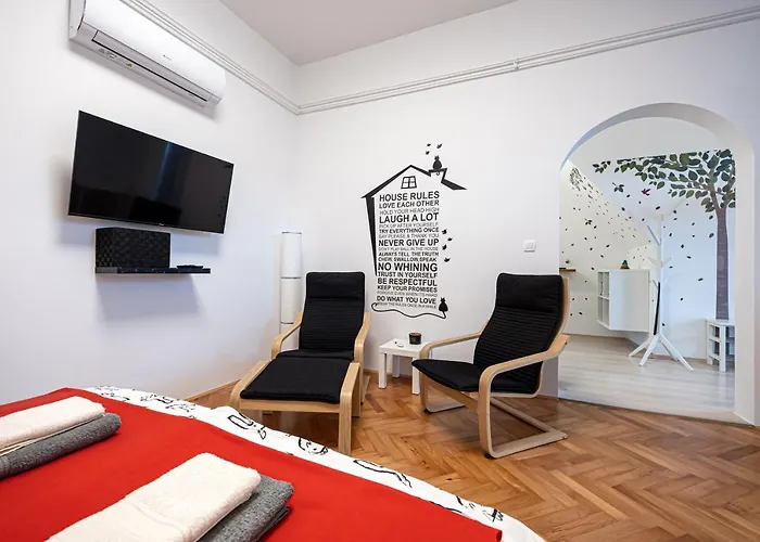 That Cat Flat - Free Parking, Near Center, Cats!